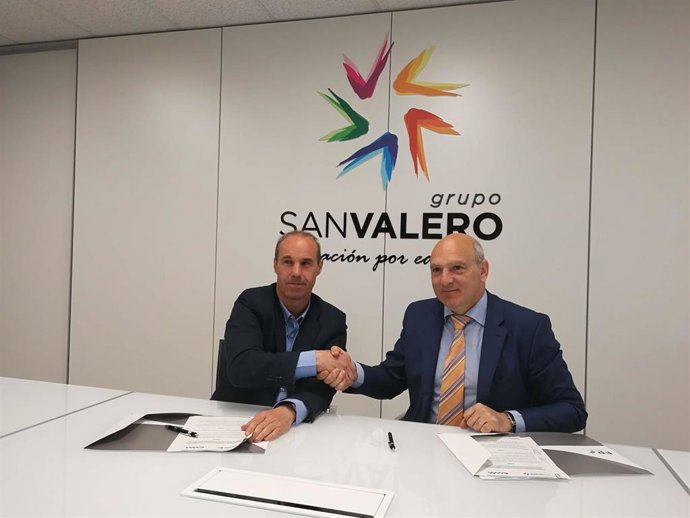 El Clúster de Maquinaria Agrícola de Aragón y el Grupo San Valero firman un acuerdo para acercar el sector a los jóvenes