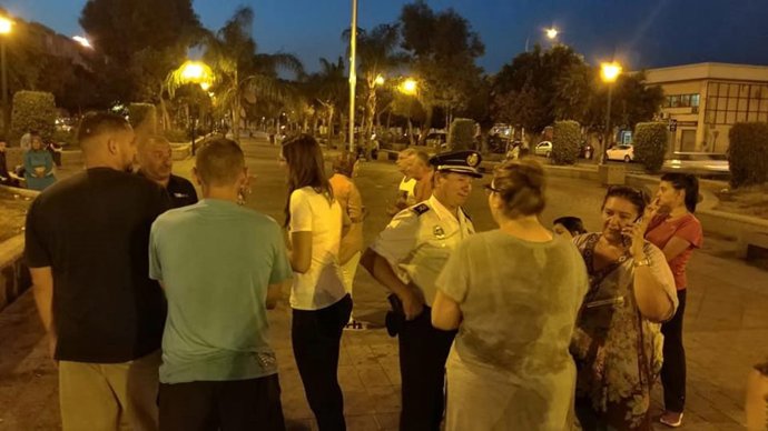 Sabrina Moh visita la frontera de Beni Enzar