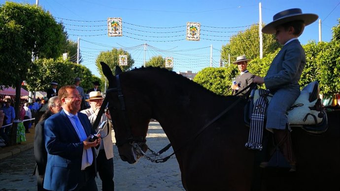 Concurso de amazonas y caballistas en la Feria de Sevilla