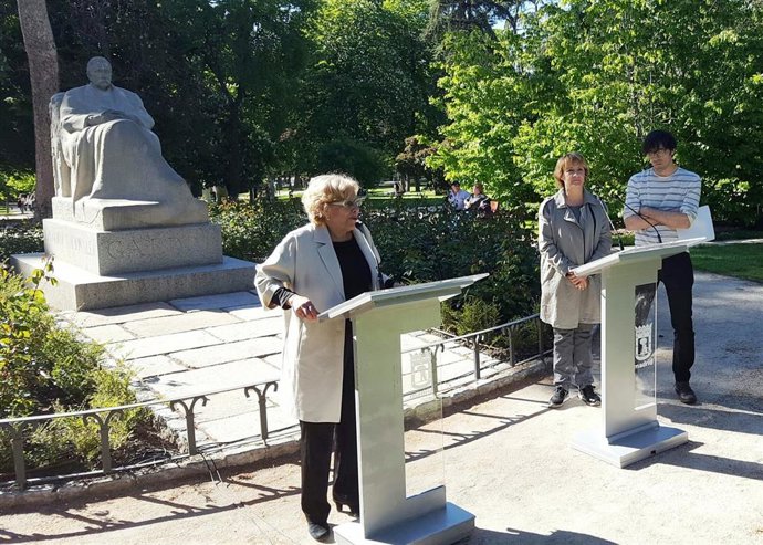 El Ayuntamiento de Madrid celebra el Dos de Mayo con Galdós y los actores Manuela Velasco y Andrés Lima