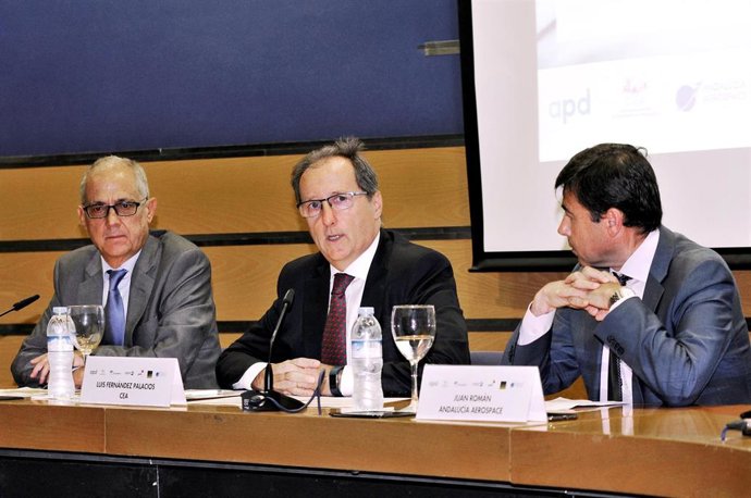 Los nuevos retos para el sector aerospacial andaluz, a debate en unas jornadas celebradas en la CEA