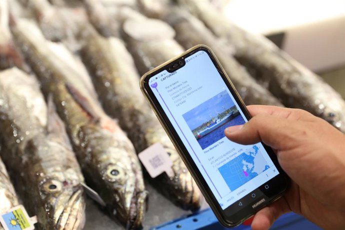 Economía.- Carrefour lanza el primer blockchain de pescado fresco para que el co
