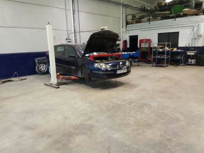 Sevilla.- El PP acusa al hijo del alcalde de La Puebla de Cazalla y edil de reparar su coche en el taller municipal