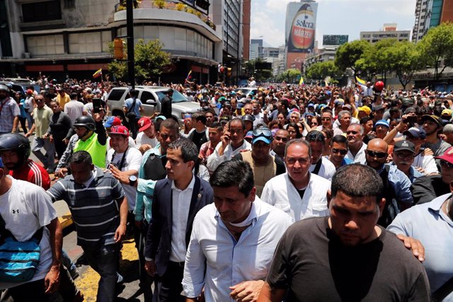 Venezuela.- Guaidó y López encabezan una gran marcha por Caracas en el arranque de la 'Operación Libertad'