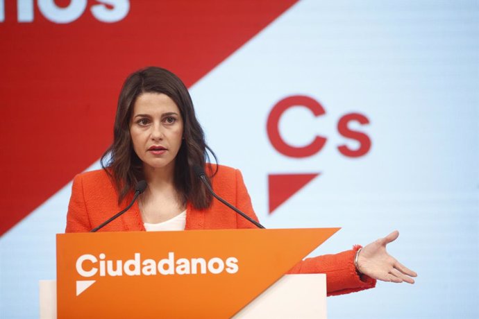 VÍDEO: Arrimadas rebutja un pacte per a la investidura de Sánchez, al que ja veu governant amb Podem i nacionalistes