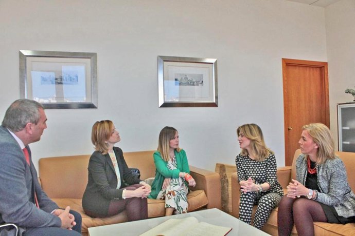 Np Y Foto Reunión Ana Mestre Con Iam E Iaj