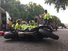 Sucesos.- Tres personas heridas tras la colisión de dos motos en el centro