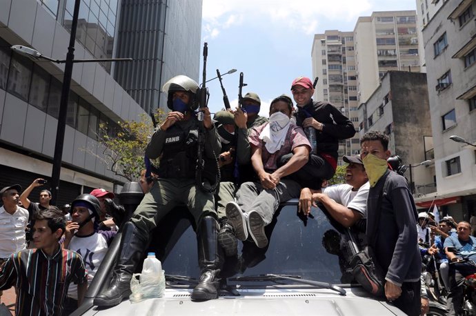 Un grupo de 25 militares venezolanos pide asilo en la Embajada de Brasil en Caracas