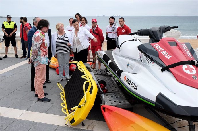 Santander.- Cruz Roja volverá a prestar el servicio de salvamento en las playas este verano