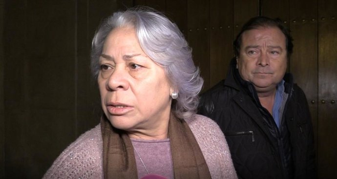 Carmen Gahona en la misa funeral por Chiquetete