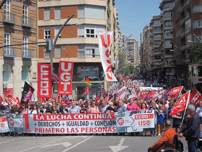 1 De Mayo.- Miles De Personas Toman El Centro De Murcia Para Reivindicar La Recuperación De Salarios Y Derechos