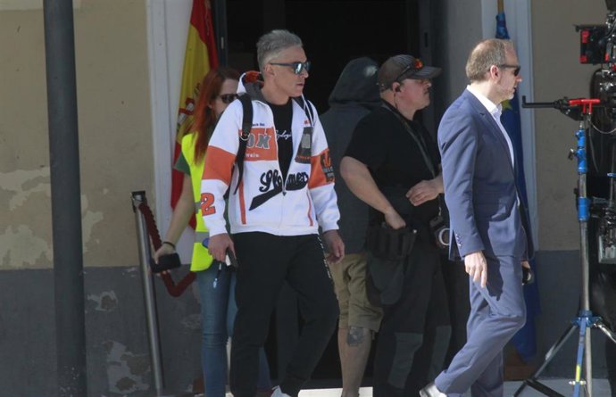 Kiko Hernández, una más en el set de rodaje entre Jorge Sanz y Antonio Resines