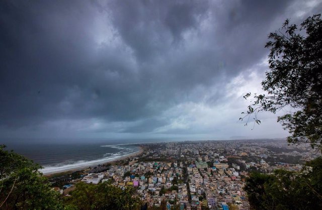 India.- Miles de evacuados en India por la llegada del ciclón 'Fani'