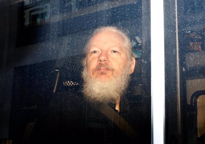 VÍDEO: Wikileaks.- Assange, condenado a casi un año de cárcel por violar la libertad condicional en Reino Unido