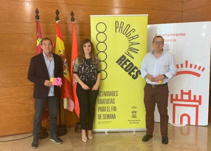 La concejal Rebeca Pérez presenta el programa 'Redes para el tiempo libre'