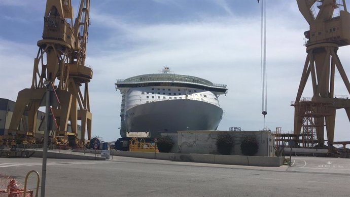 Cádiz.-El 'Oasis of the Seas' pone rumbo a Barcelona este jueves tras ser reparado en Navantia de su percance en Bahamas