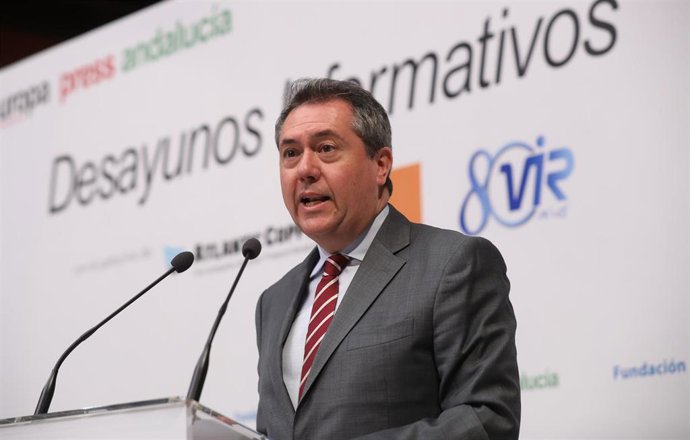 Desayunos informativos de Europa Press Andalucía. Participa el alcalde de Sevilla y candidato del PSOE a la reelección, Juan Espadas, presenta el exvicepresidente del Gobierno Alfonso Guerra