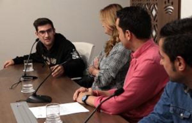 Profesores y alumnos del Centro de Educación Especial 'Los Ángeles' de Badajoz graba un vídeo contra el acoso escolar