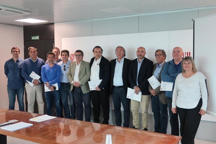 Educació signa un conveni de collaboració amb vuit federacions per impartir diferents ensenyaments esportius