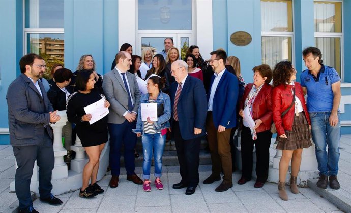 Colindres.- Quince parados del municipio concluyen su formación en el taller de empleo sobre atención a la dependencia