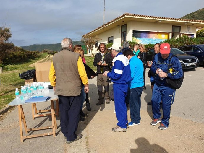 Cádiz.- Más de 40 voluntarios participan en las I Jornadas activas de limpieza del litoral de Algeciras