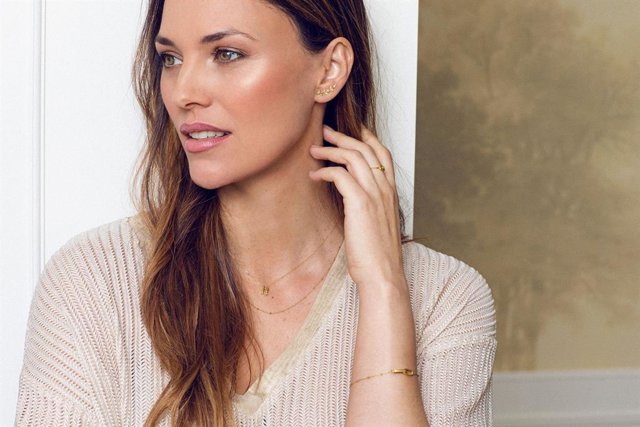 COMUNICADO: Helen Lindes revela su experiencia como madre de la mano de MUMIT, una nueva marca de joyería fina