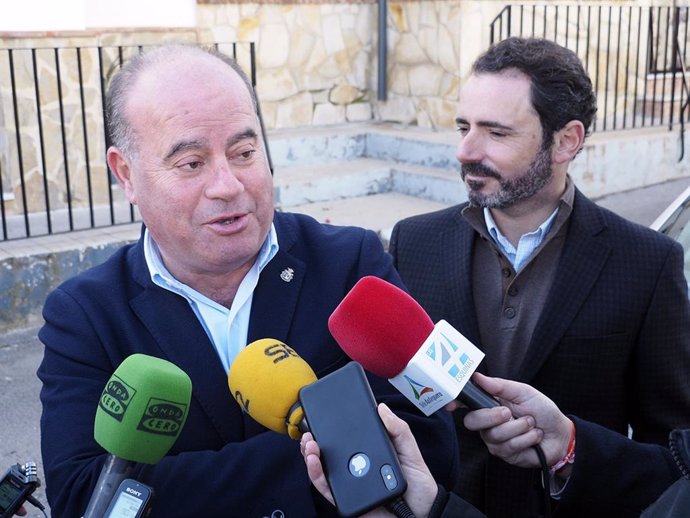 Manuel Barón, alcalde de Antequra atiende a los medios