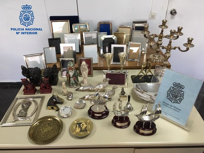 La Policia Nacional Deté A Un Home Per Robatori Amb Fora Al Domicili De 