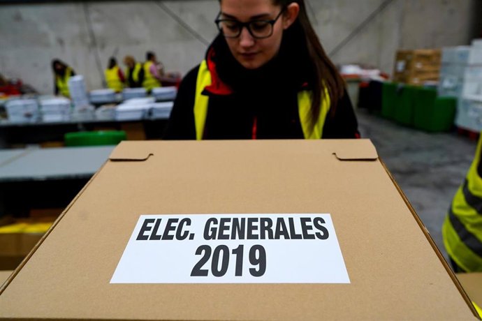 28A.- Los 385 colegios electorales de Baleares abren las votaciones sin ninguna incidencia