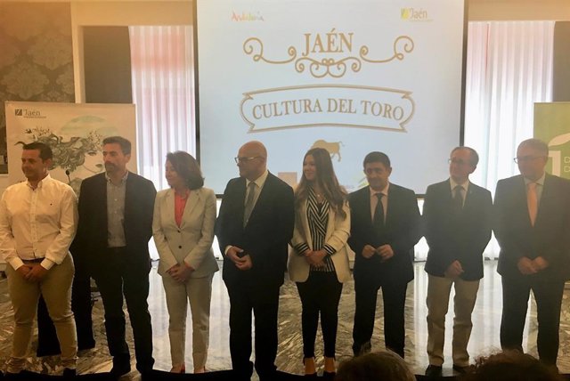 Jaén.-MásJaén.-Turimo.- Peñas taurinas, periodistas y agentes de viajes conocen la oferta en torno a la cultura del toro
