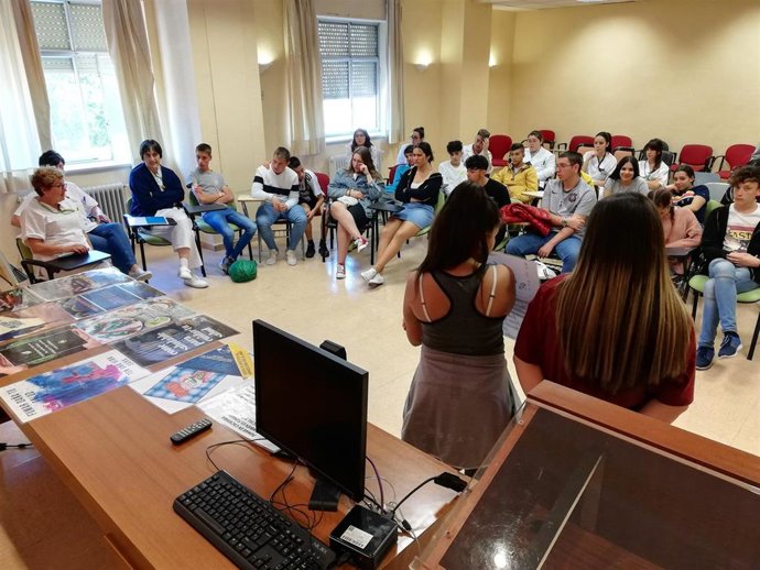 Granada.- Alumnado de los Escolapios Cartuja presenta sus proyectos de promoción de la salud en el Virgen de las Nieves