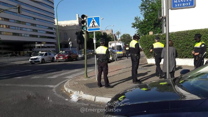 Sevilla.- Sucesos.- Herida una mujer tras ser atropellada por un turismo en la avenida Manuel Siurot de la capital