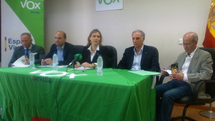 Sevilla.-26M.-Vox promete una concejalía "de familia", "serenos", suprimir ayudas "ideológicas" y actuar contra "ocupas"