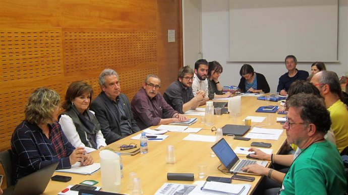 Sindicatos se encierran en Educación para pedir el horario lectivo anterior a los recortes