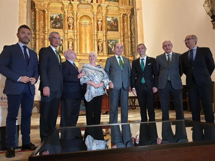 La capilla del Colegio Fonseca de Salamanca ya luce su nueva iluminación interior ornamental