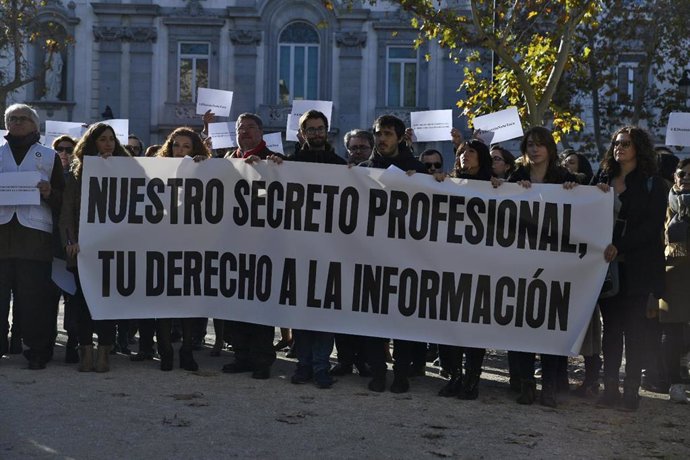Concentración frente al Tribunal Supremo de Madrid contra el ataque a la libertad de prensa en Baleares 