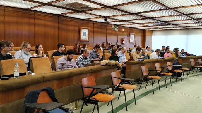 Sevilla.- Unos 30 jóvenes andaluces se forman en inteligencia artificial en la sede de Endesa