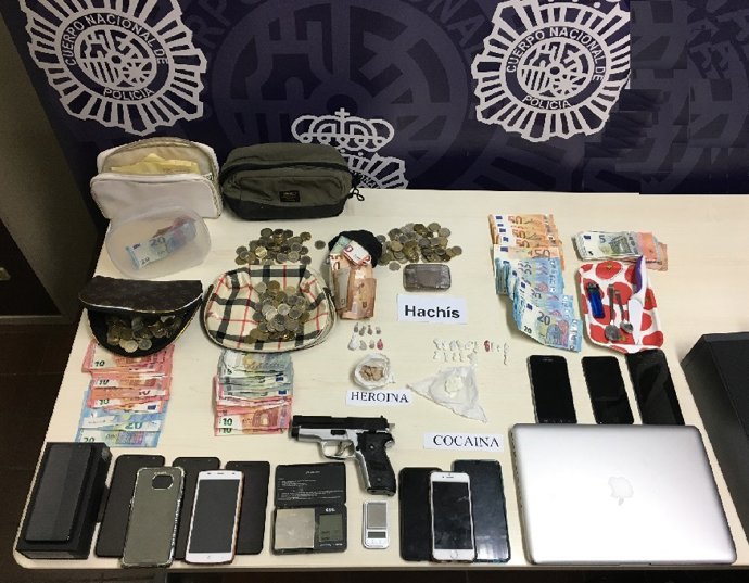 Málaga.- Sucesos.- Detenidos cinco miembros de un clan familiar dedicado a vender droga en dos domicilios de Vélez