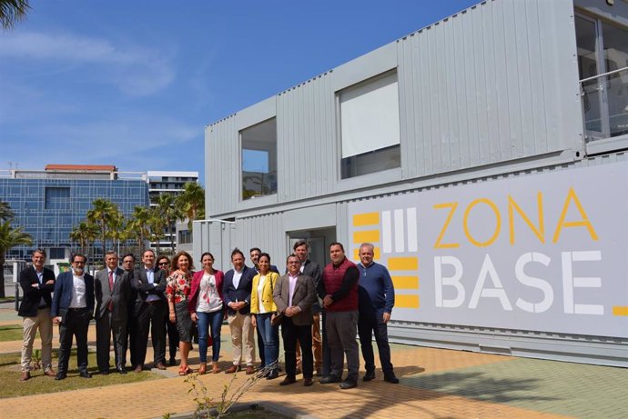Cádiz.-ZonaFranca.- Empresarios gaditanos conocen la instalación piloto de Zona Base Cádiz en el recinto fiscal