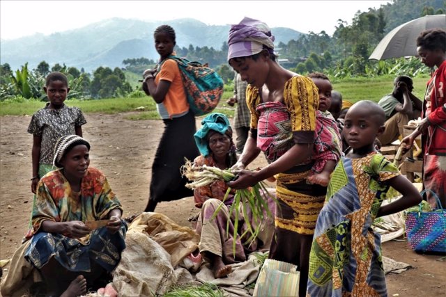 RDCongo.- La violencia en Kivu Norte (RDC), escenario del brote de ébola, deja 100.000 desplazados en abril