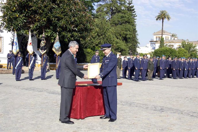 Sevilla.-Acuartelamiento Aéreo de Tablada y Maestranza Aérea de Sevilla reciben un certificado de gestión medioambiental
