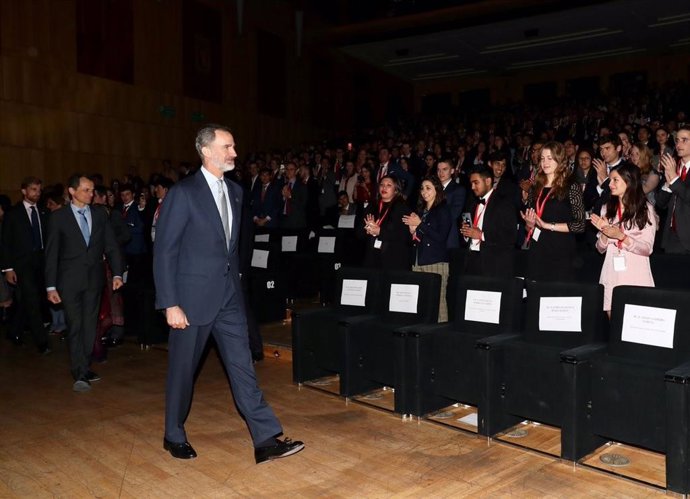 VÍDEO: El Rey insta a los jóvenes a involucrarse en la vida política para "cambiar y mejorar el mundo"