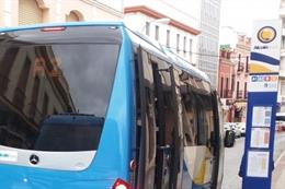 Sevilla.- Los usuarios del autobús urbano de Alcalá de Guadaíra valoran el servicio con notable alto
