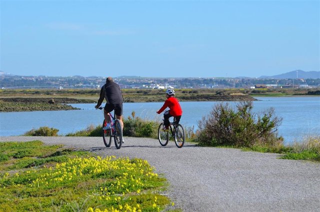 CádizAlDía.-Turismo.- La Diputación impulsa junto a Los Barrios el cicloturismo en el Campo de Gibraltar
