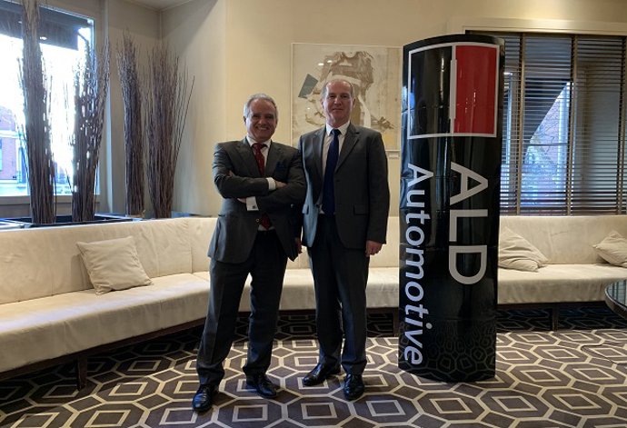 Pedro Malla, director general de ALD Automotive en España,  y Gilles Bellemre, 