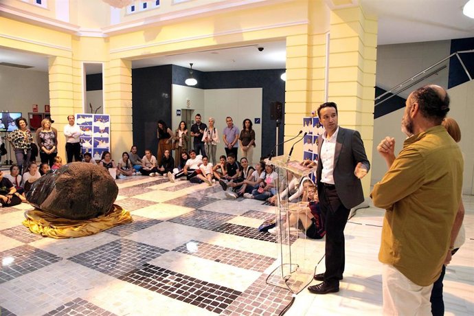 Una exposición del escultor José Luis Hinchado muestra en la Diputación de Badajoz el "patrimonio intangible"