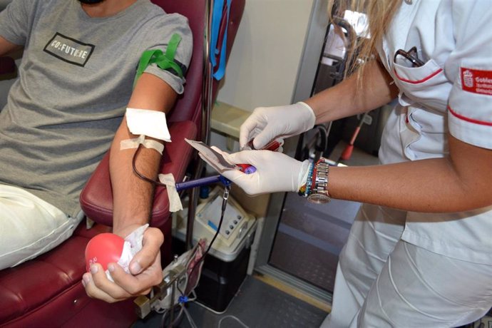 El ICHH llama a los ciudadanos canarios donar sangre de los grupos A, B y 0 positivo al bajar el stock