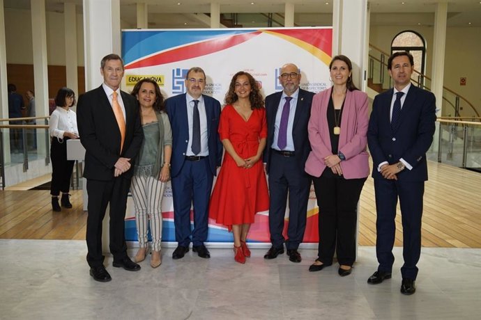 La Consejería de Educación y Deporte actualizará a partir de 2020 el complemento salarial del Cuerpo de Inspectores