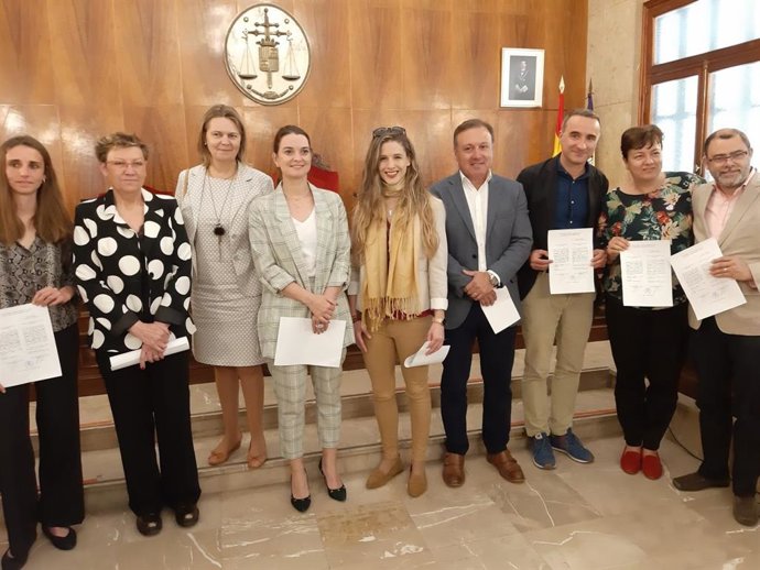 28A.- Els Diputats I Senadors De PP, PSIB, Cs I Vox Recullen Les seves Credencials