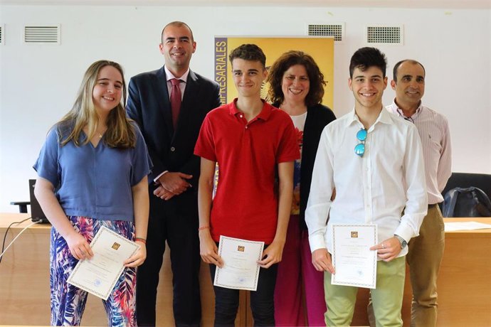 Sevilla.- Facultad de Ciencias Empresariales de la UPO entrega los premios de la VIII Olimpiada de Economía y Empresa